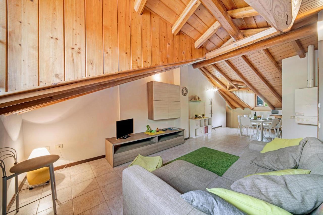 Mansarda Fra Monte E Lago Apartment Esino Lario Bagian luar foto