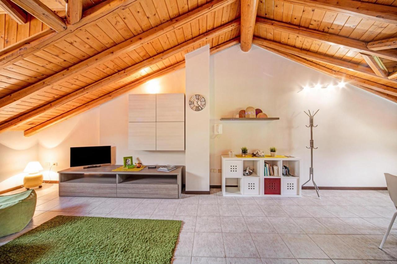 Mansarda Fra Monte E Lago Apartment Esino Lario Bagian luar foto