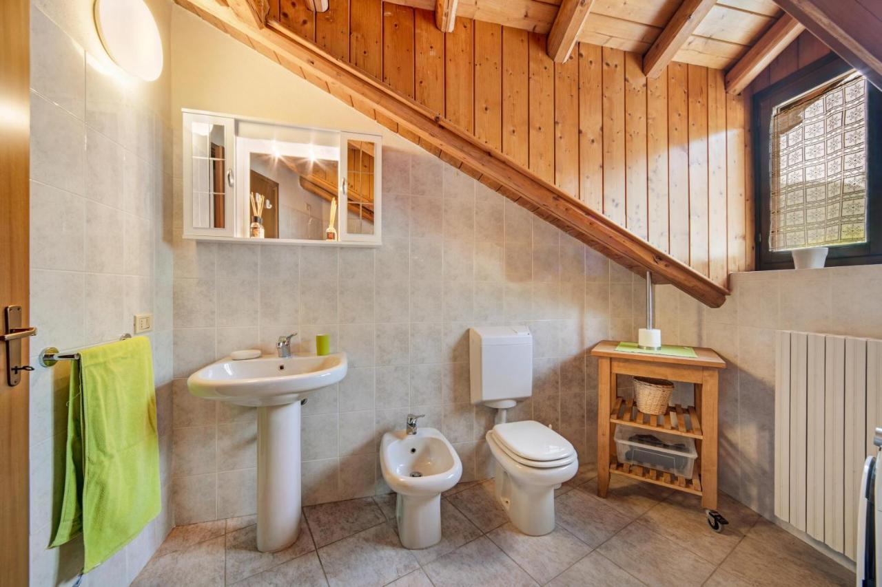 Mansarda Fra Monte E Lago Apartment Esino Lario Bagian luar foto