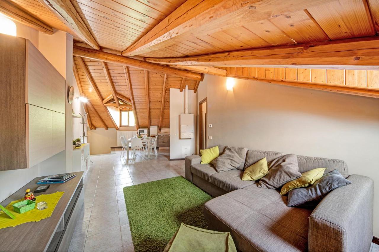 Mansarda Fra Monte E Lago Apartment Esino Lario Bagian luar foto
