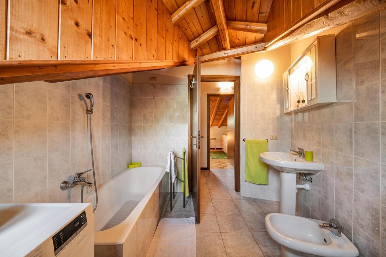 Mansarda Fra Monte E Lago Apartment Esino Lario Bagian luar foto
